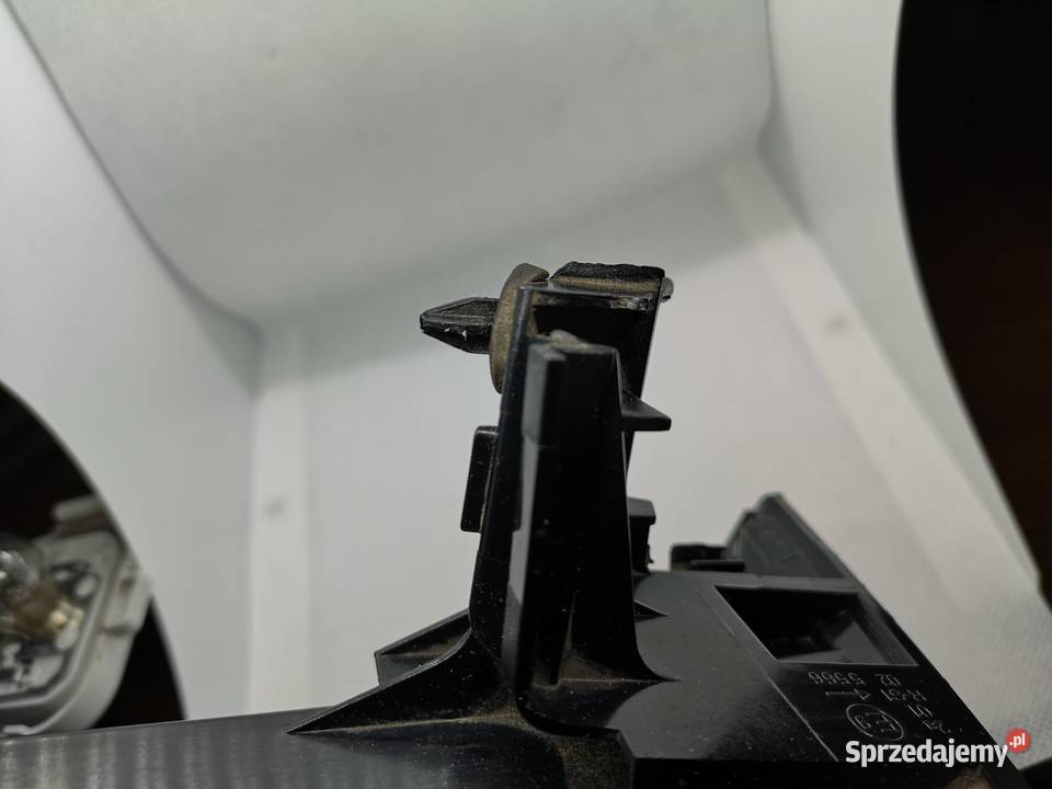 Obudowa mocowania lampa lewa tył C4 Picasso osobowe sprzedam