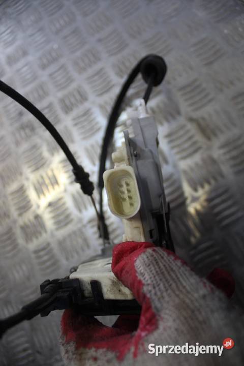 ZAMEK DRZWI PRAWY TYŁ 9PIN VW PASSAT B6 wielkopolskie