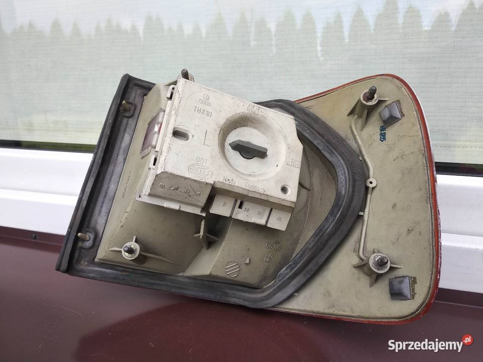 Audi 100 C4 lampa tył tylna lewa narożna w Sieradz