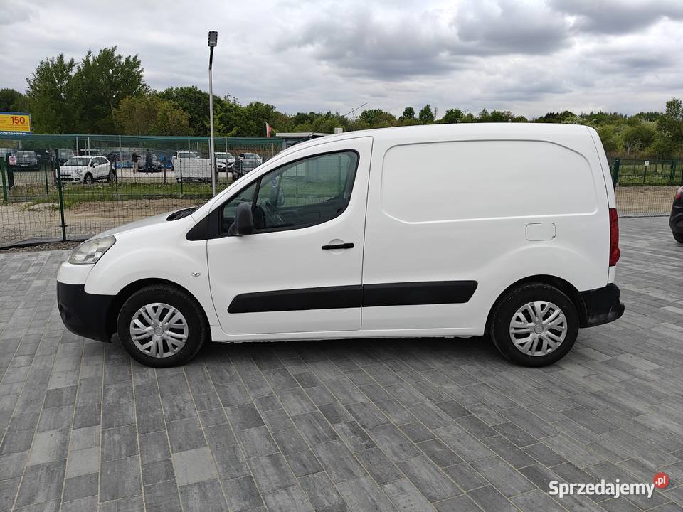 Peugeot partner 16hdi 3 osobowy hak holowniczy Rok produkcji 2009 Tarnów