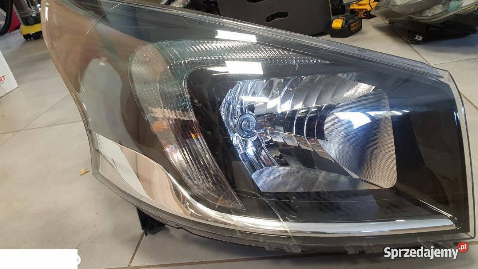Opel vivaro III 14 reflektor prawy przód