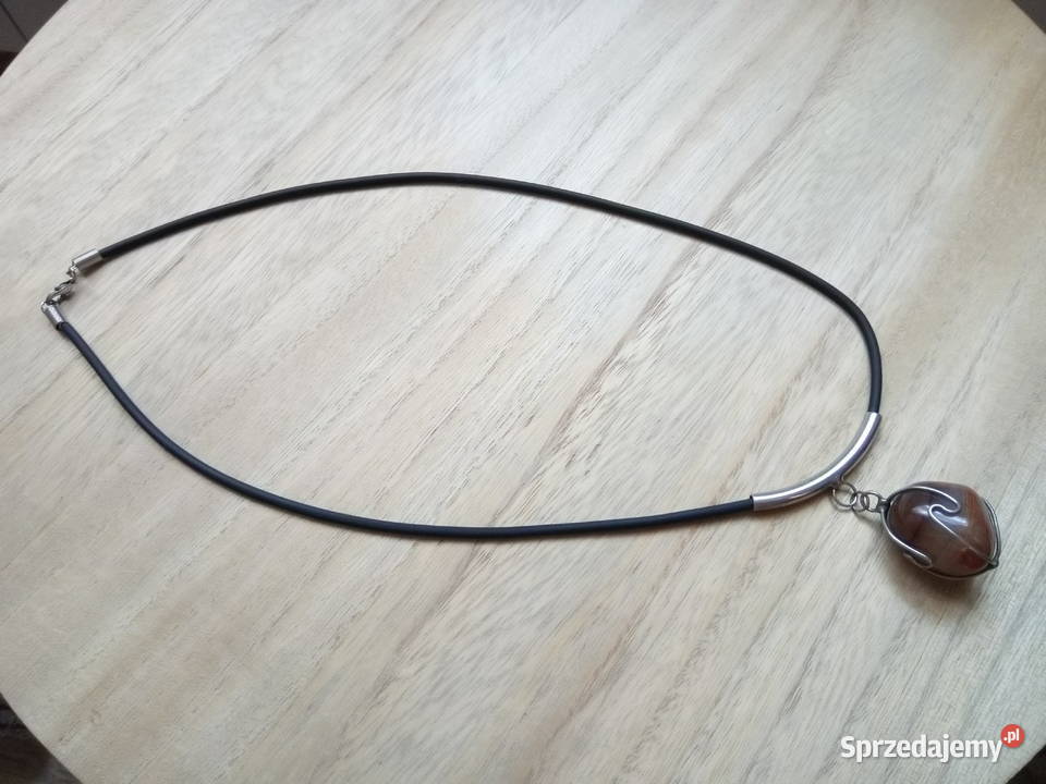 wisiorek z kamieniem na kauczukowym łańcuszku Zielona Łąka sprzedam