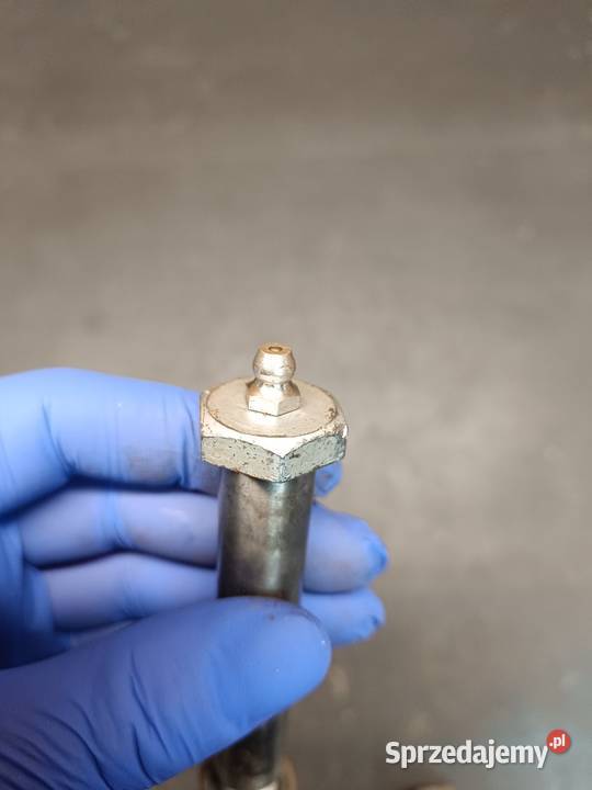 Śruba oś ośka kiwaka kołyski części Yamaha DT Gołaczewy