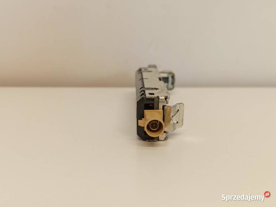 WZMACNIACZ ANTENOWY AUDI A3 8V 8V7035225A
