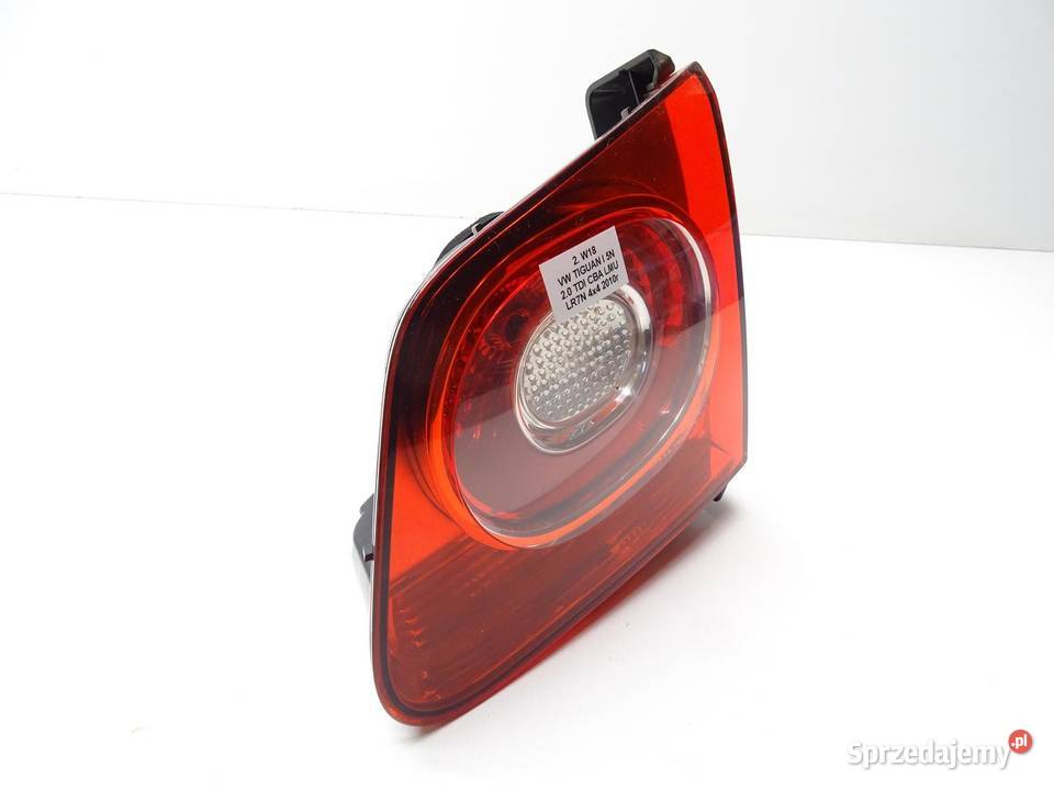 LAMPA PRAWA PRAWY TYŁ TYLNA W KLAPE 5N0945094C