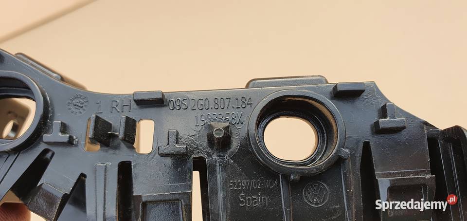 VW POLO 2G ŚLIZG ZDERZAKA PRAWY PRZÓD 2G0807184 Trzciel