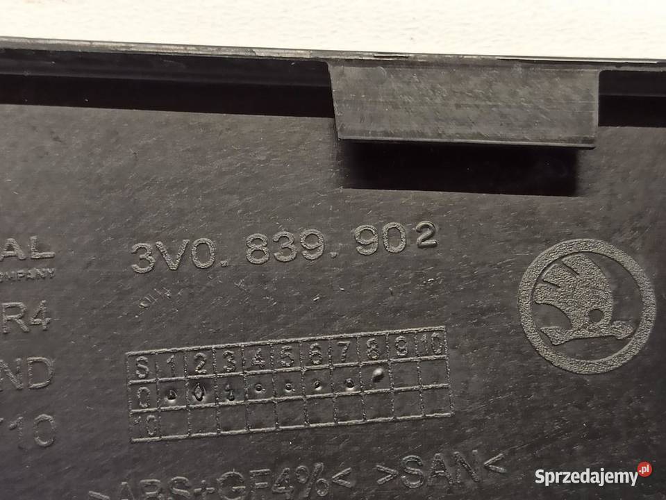 SKODA SUPERB LISTWA SŁUPKA DRZWI PRAWA 3V0839902