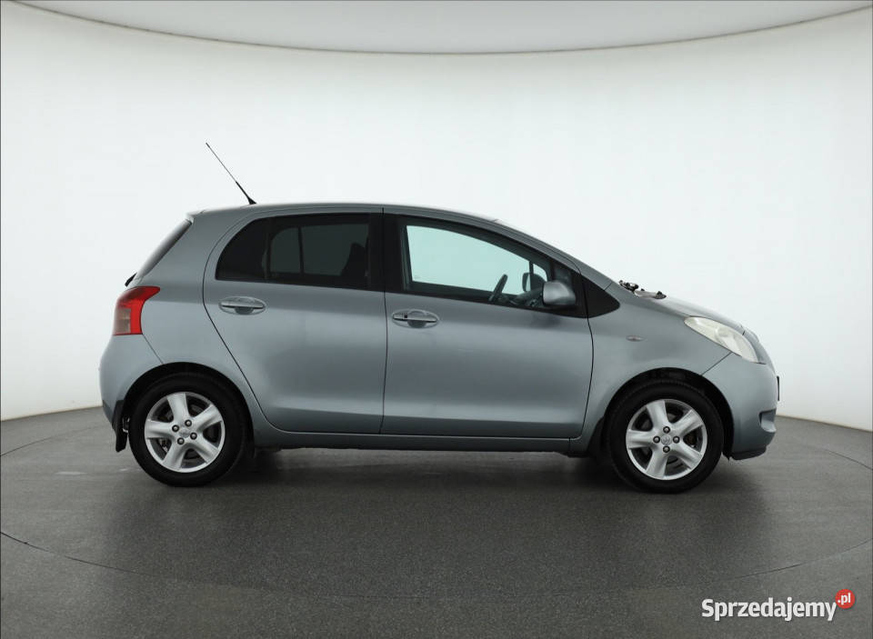 Toyota Yaris 13 VVTi manualna Samochody osobowe Piaseczno