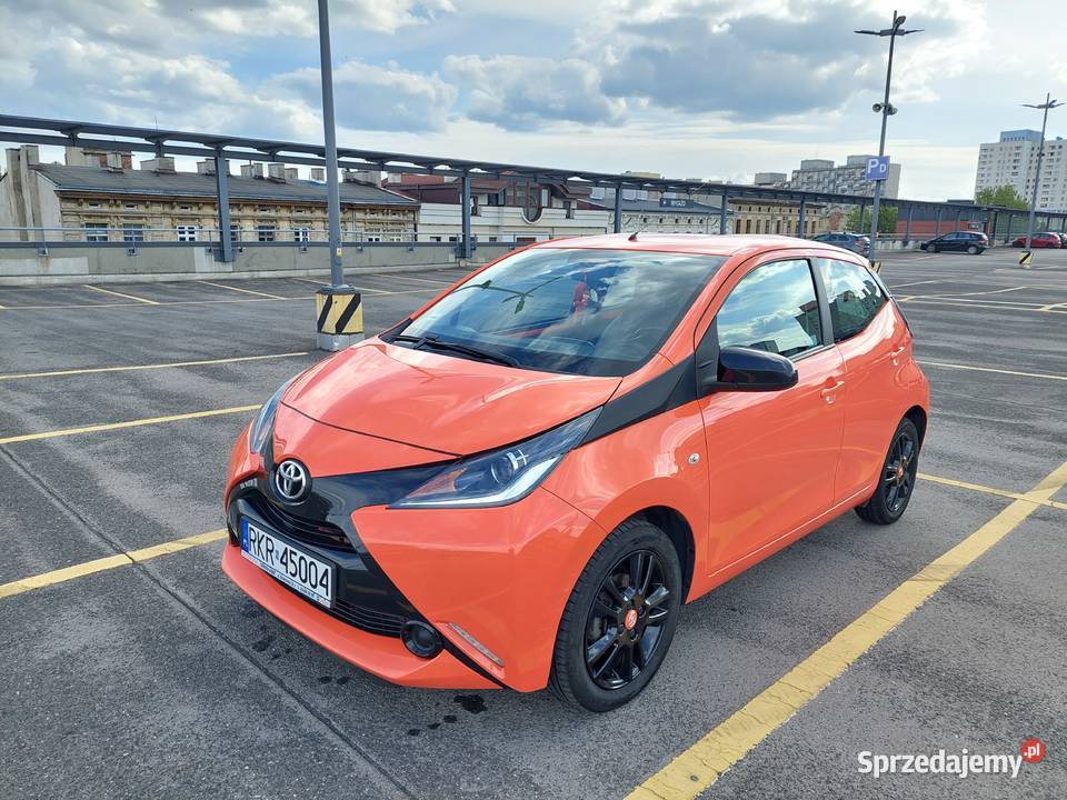 TOYOTA AYGO Selection 10 2016 światła przeciwmgielne Łódź