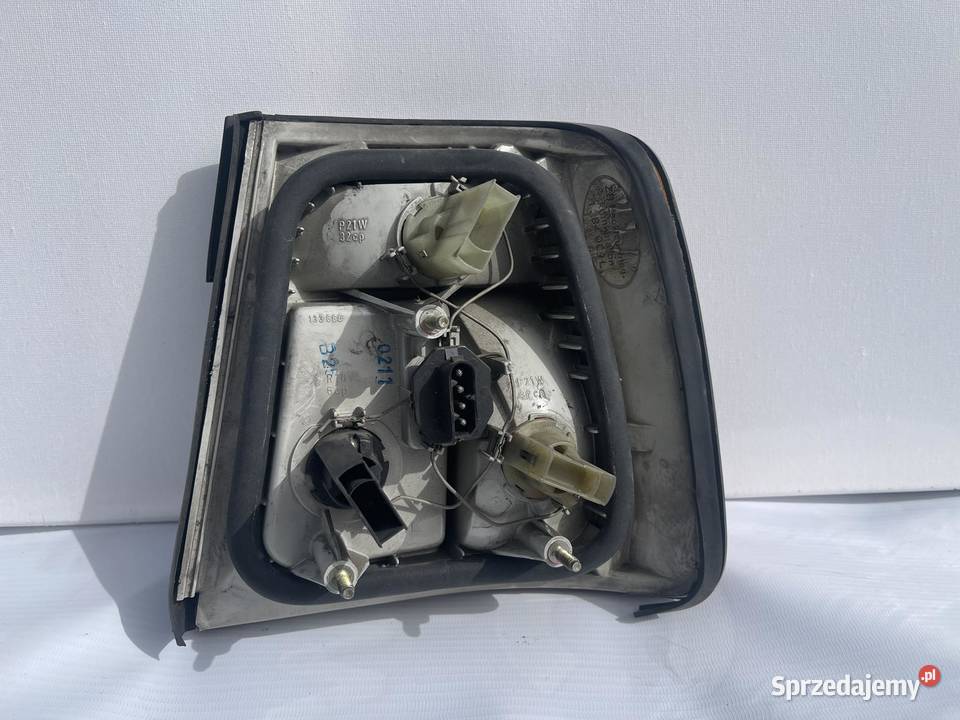BMW E36 LEWA LAMPA TYŁ Ostroróg