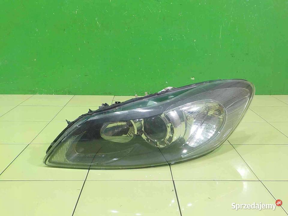 VOLVO C30 20 D 12r lampa lewa przod 31299821 Suków