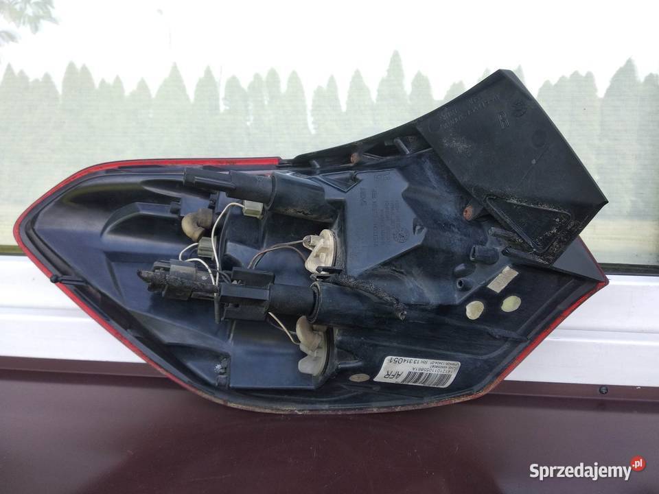 Opel Astra J kombi lampa tył tylna prawa narożna Sieradz