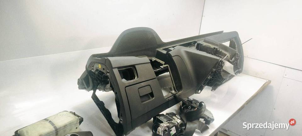 DESKA KOKPIT VOLKSWAGEN PASSAT B8 PODUSZKA PASY Lipno