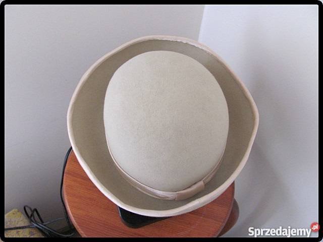 Beżowy kapelusz damski zdobiony tasiemką Płock sprzedam