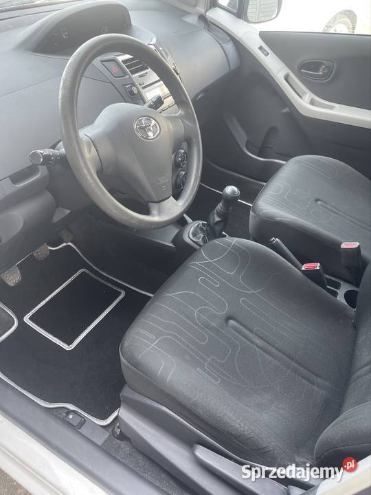 Toyota Yaris 10 benzyna 69 140 Ekonomiczne i welurowa tapicerka Rosochata sprzedam