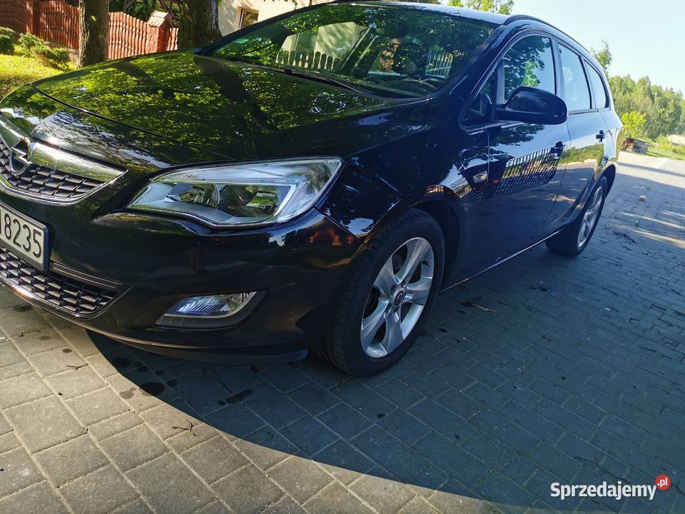 Opel Astra J 2011