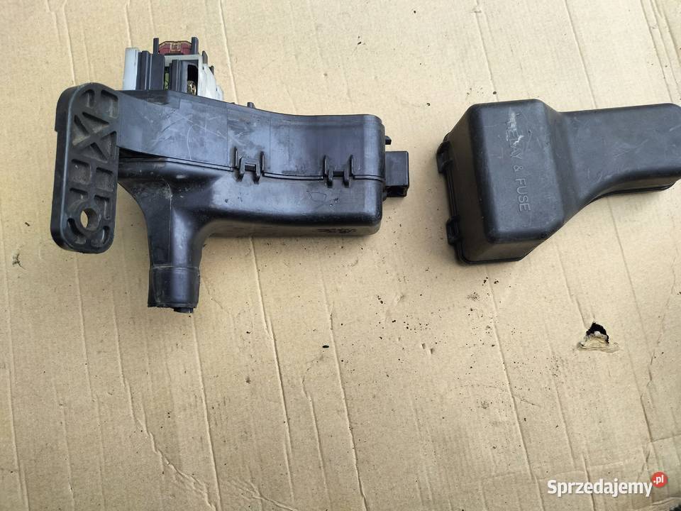 TOYOTA AVENSIS T25 20 D4D SKRZYNKA BEZPIECZNIKÓW Kamień-Kolonia