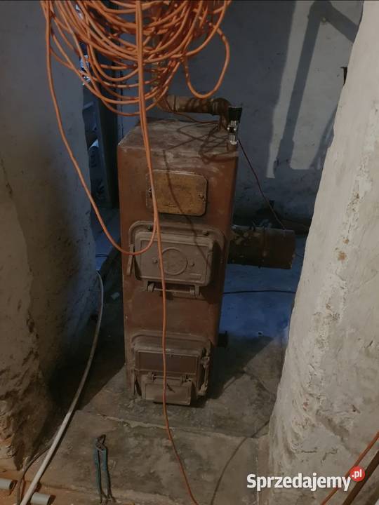 piec na węgiel paliwo stałe stary Wrocław