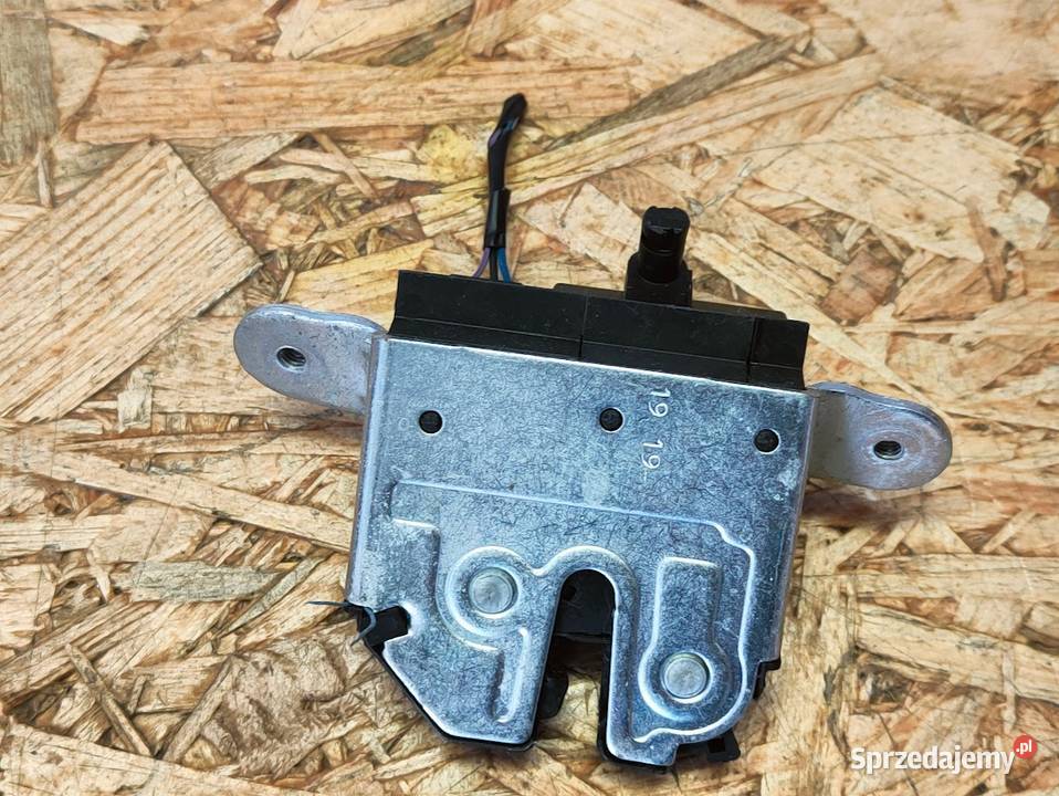 Zamek Tylnej Klapy Opel Corsa E 39021416 osobowe sprzedam