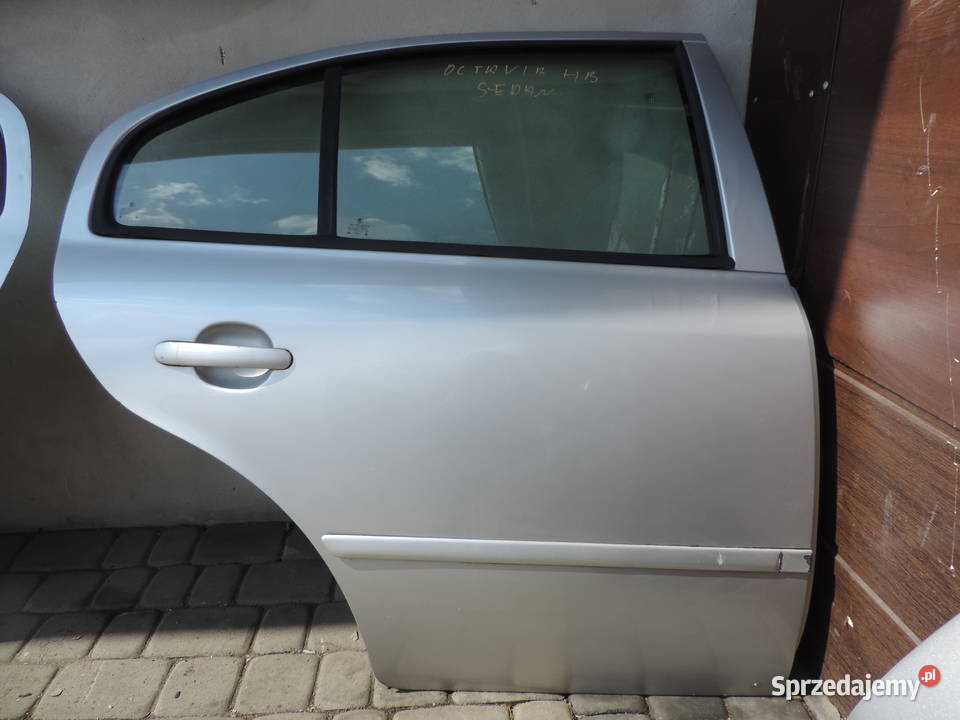 SKODA OCTAVIA 1 HB 5D DRZWI PRAWY TYŁ części blacharskie Karoseria Nowy Sącz