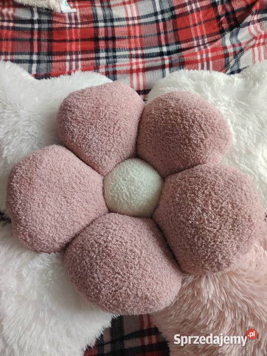 Poduszki włochate serduszka kwiatek Więcbork