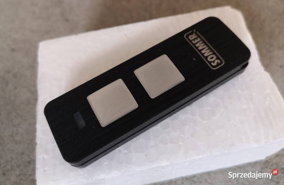 Brama na PILOTA Orzech 3000x2125 garażowa garażowa Bramy Nowy Sącz