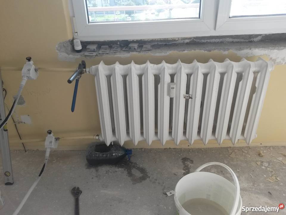 Wymiana grzejników zamrażanie rur montaż zaworów Łódź usługi budowlane