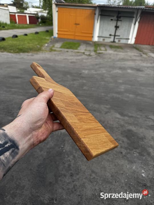 Dębowa deska do krojenia z uchwytem Szczecinek