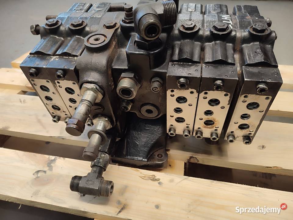 Rozdzielacz hydrauliczny 87329822 Holland T7220 Wilkowo sprzedam