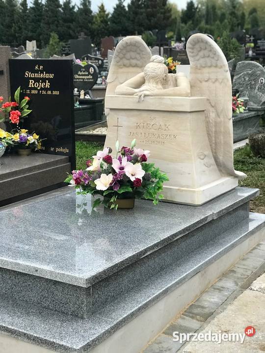Nagrobek sarkofag obelisk z piaskowca PRODUCENT Szydłowiec