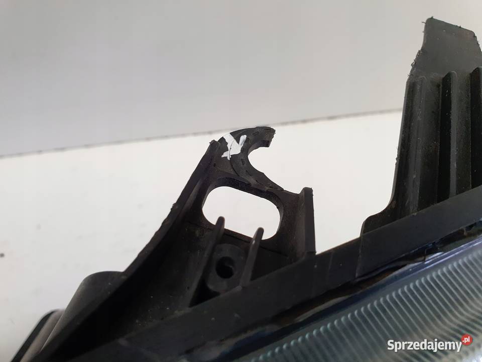 LAMPA PRZEDNIA Ford Fiesta Mk5 Mk6 0205r LEWA