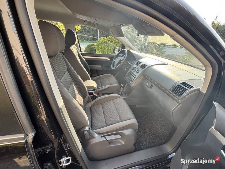 Volkswagen Touran 20 TDI 2009 r nieuszkodzony Łask