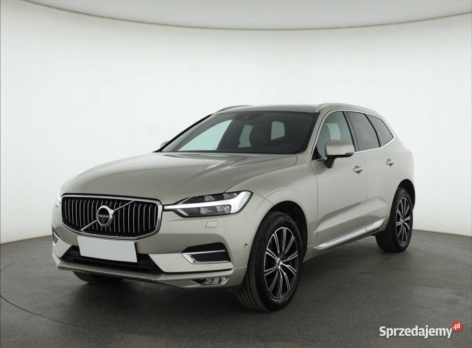 Volvo XC60 B4 AWD asystent pasa ruchu