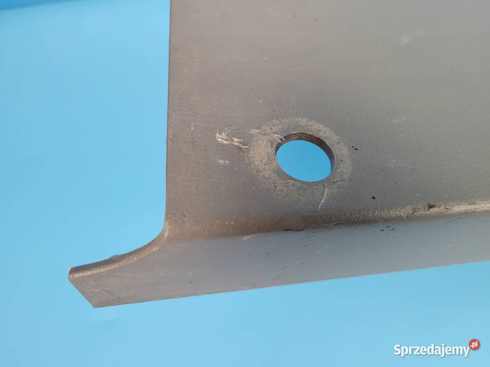 CASE IH PUMA 145 12r OSŁONA SŁUPKA A PRAWA Kolno