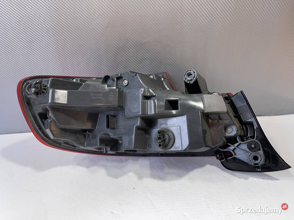 BMW F22 LIFT PRAWA LAMPA TYŁ LED Oświetlenie