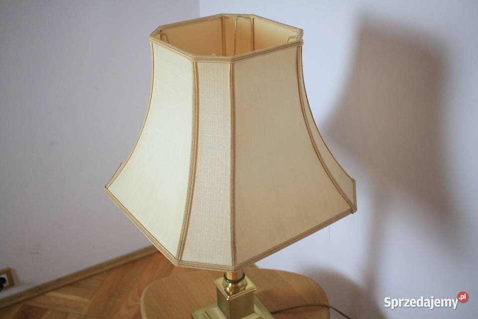 Piękna lampa stołowa klasyczna