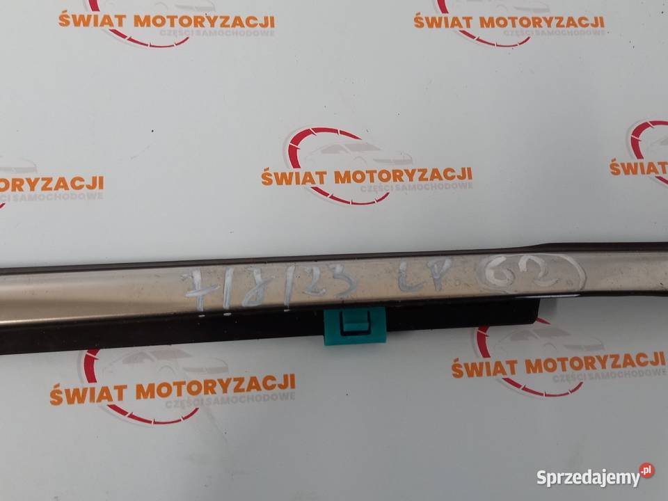 LISTWA ZGARNIAJĄCA LEWY PRZÓD CHROM HYUNDAI I30 osobowe Listwy i nakładki