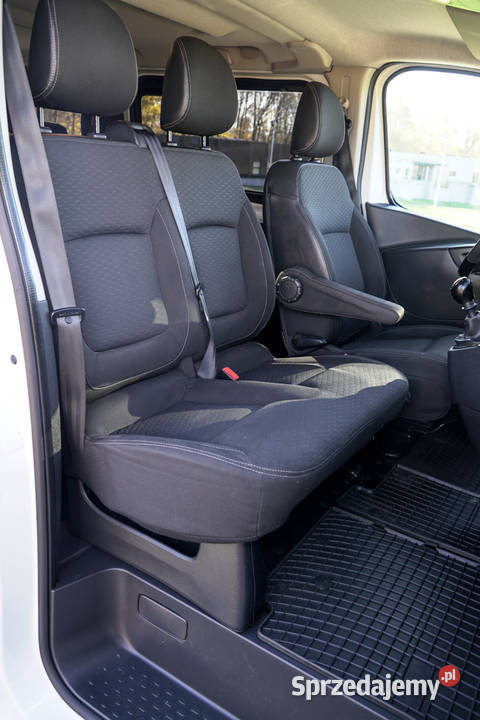 Opel Vivaro 9 osób Nawigacja 4drzwi Bezwypadek welurowa tapicerka