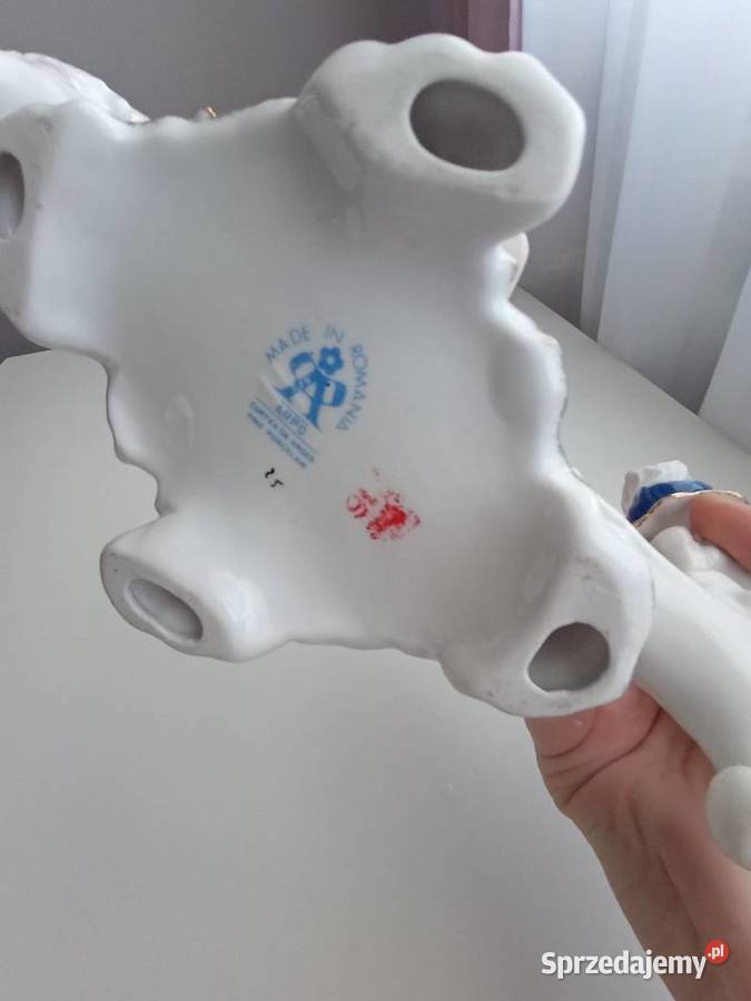 Porcelanowy świecznik z figurą Suwałki