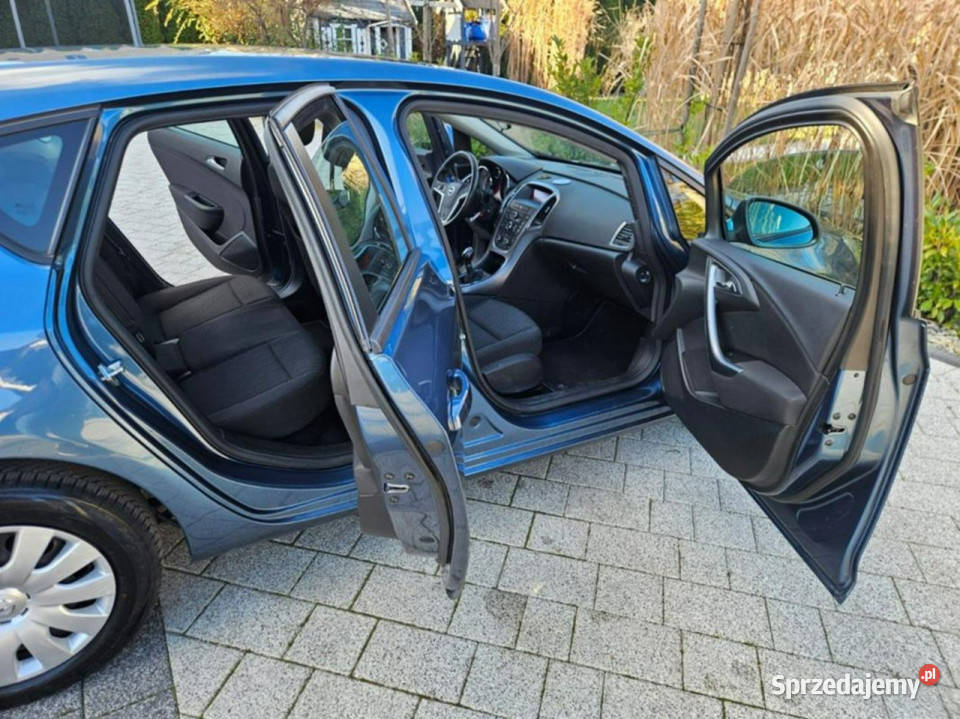 Opel Astra 16 115 klima elektryka parktronik Rok produkcji 2015 Astra Strzegom