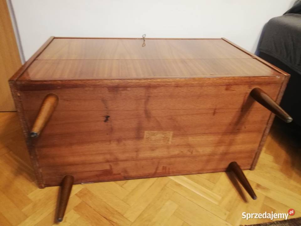 Komoda na nóżkach z epoki PRL Bieliźniarka Warszawa