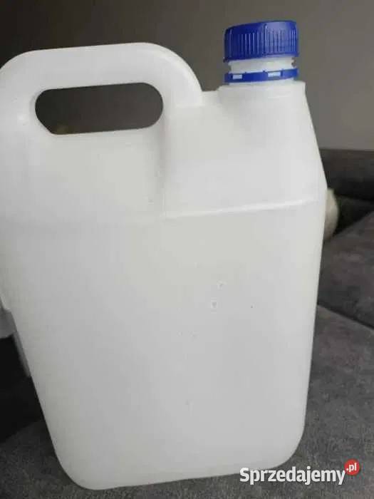 Plastikowy kanister 5 l wodzie destylowanej Kanistry, lejki i pompki Staszów