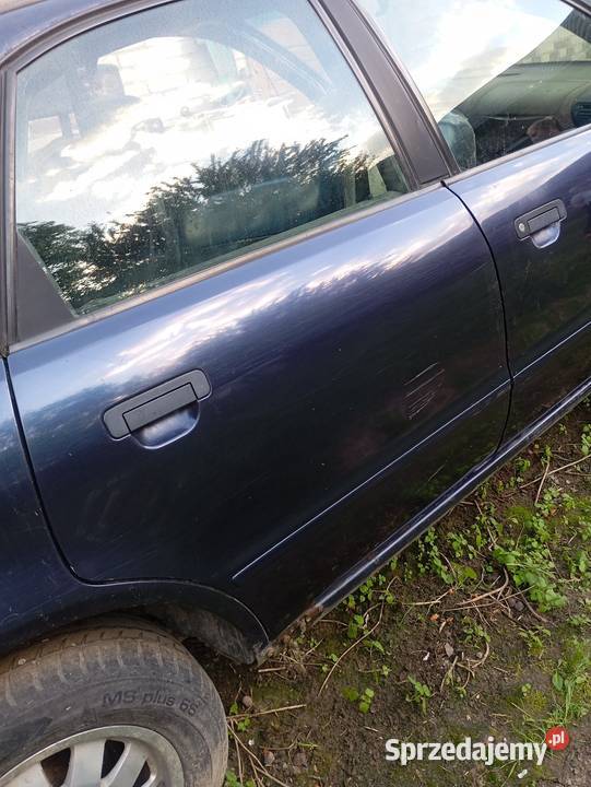 Drzwi Audi A4 B5 LZ5T prawe tylne Pilaszkowice Pierwsze