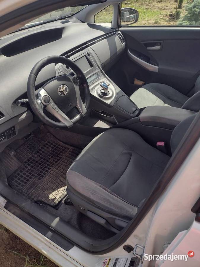Sprzedam Toyota Prius 3 z 2010 r 18 hybryda Pasynki