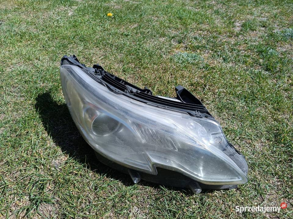 Lampa prawa przednia Peugeot 2008 9677810280 Turek