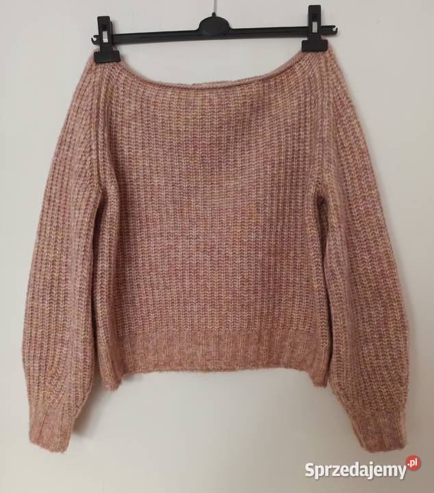 Sweter w kolorze pudrowego różu z odkrytymi Radzyń Podlaski