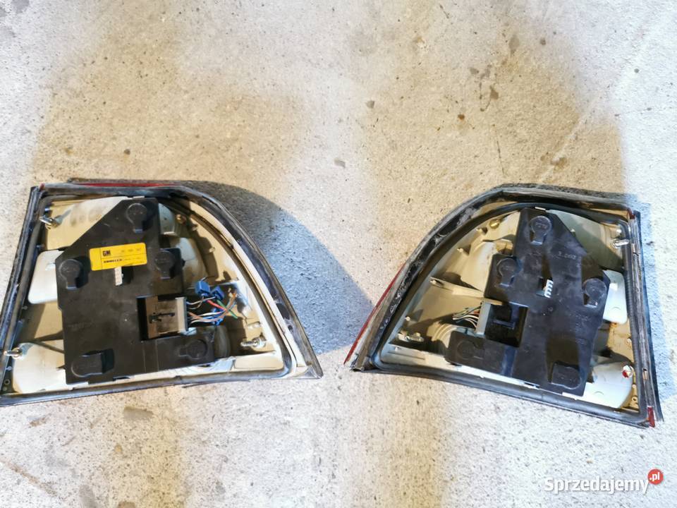Tylne lampy Vectra B sedan Dachnów sprzedam