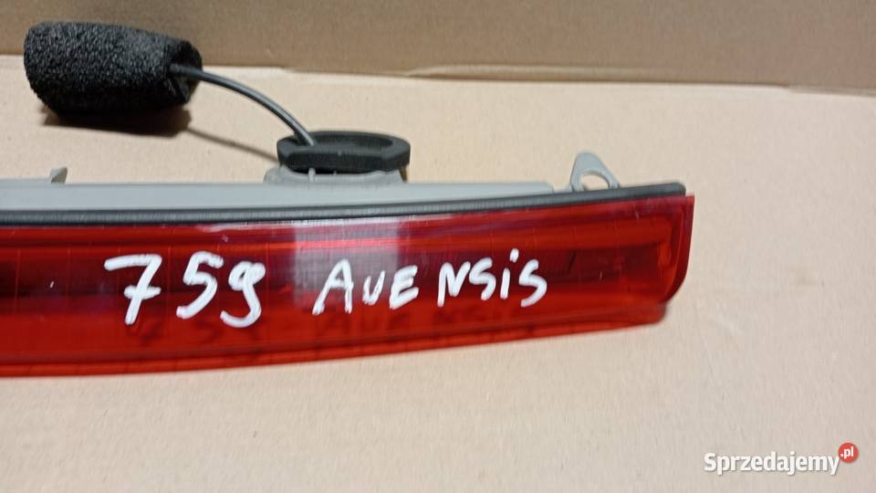 TOYOTA AVENSIS T25 FL KOMBI LAMPA 3 STOP Zbierkowo