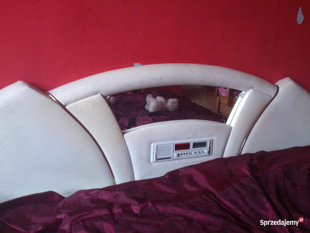 sypialnie z radiem i lustrem