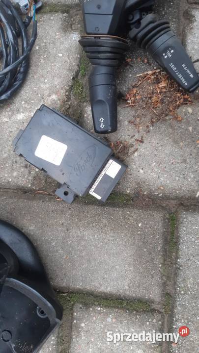 Zestaw sterowania radiem z kierownicy Ford osobowe Nałęczów sprzedam